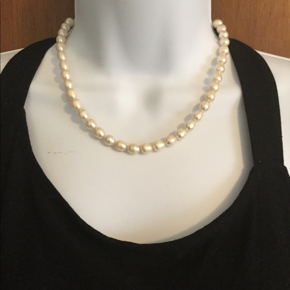Brilliant quality freshwater pearl necklace